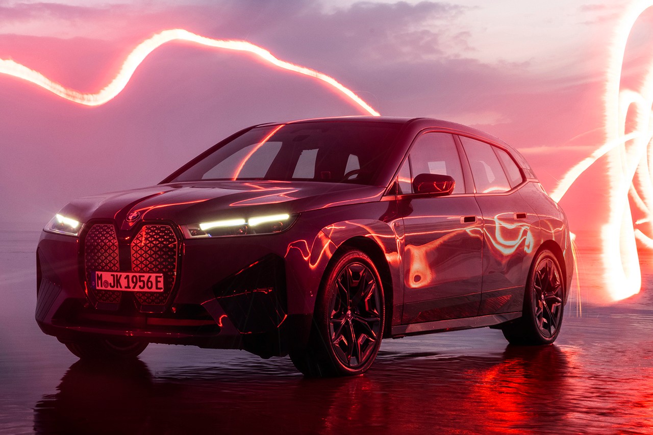 Bmw Debuts Color Changing Heat Sensitive Paint On The Ix Watch It Turn