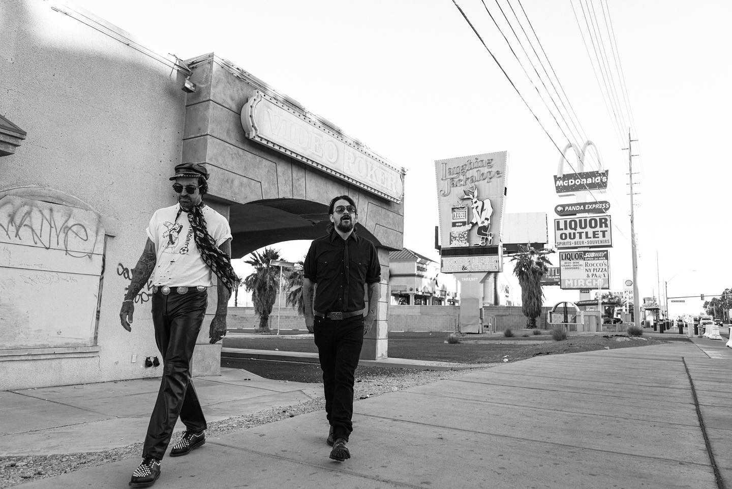 Yelawolf, Shooter Jennings release ‘Jump Out the Window’ Video – Watch ...