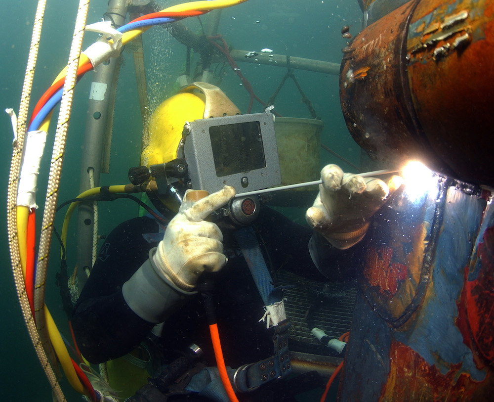 The dangerous world of underwater welding! – The work is hard, the ...